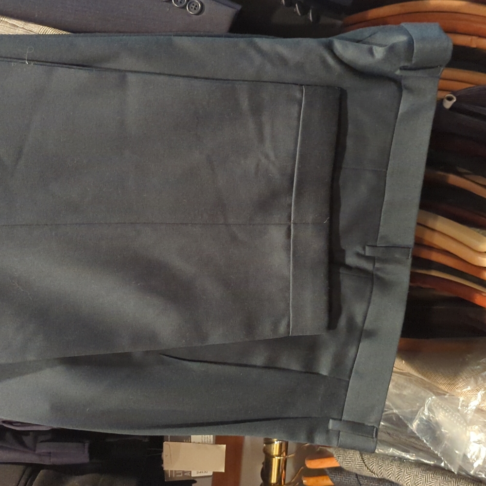 Men's navy dress pants. Pleated with cuff size 43 R